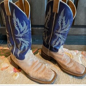 Lightly worn Justin in boots, women's size 9B